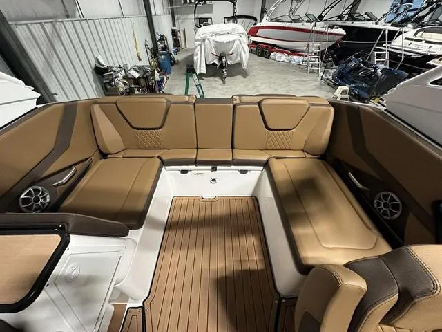 Slide: The Image of Yamaha 252S 2025 - 9