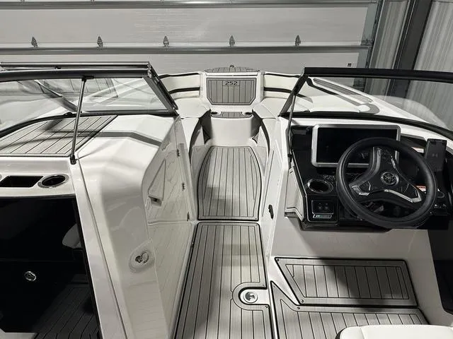 Slide: The Image of Yamaha 252SD 2025 - 14