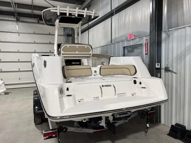 Slide: The Image of Yamaha 252 FSH Sport 2025 - 4