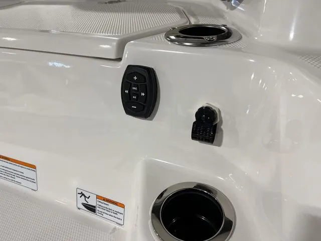 Slide: The Image of Yamaha 252 FSH Sport 2025 - 6