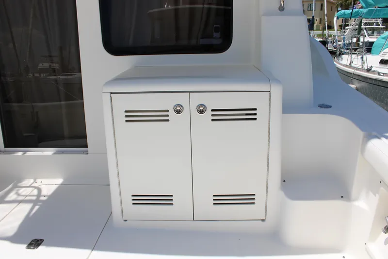 Slide: The Image of 2006 Silverton 42 Convertible yacht storage compartment on deck. - 6