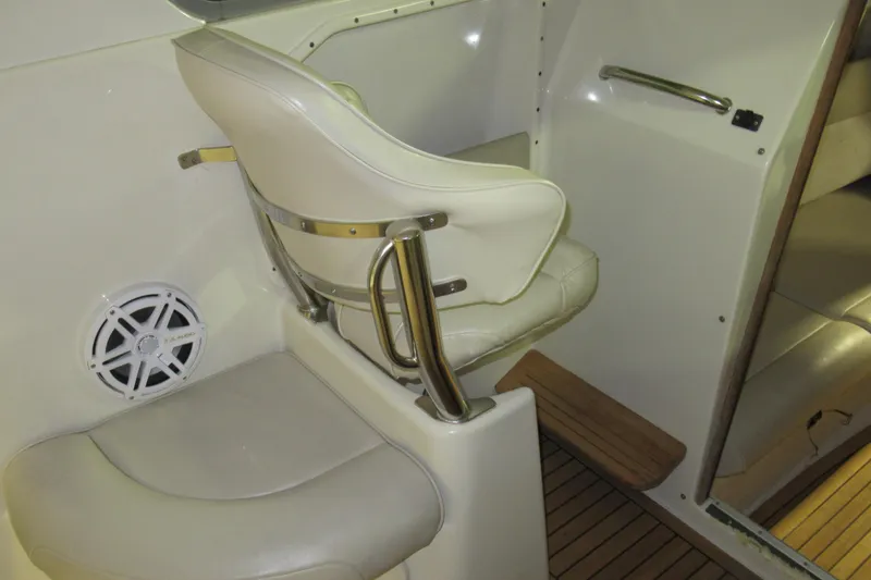 Slide: The Image of 2007 Protector Targa 28 interior with white seating and speaker detail. - 4