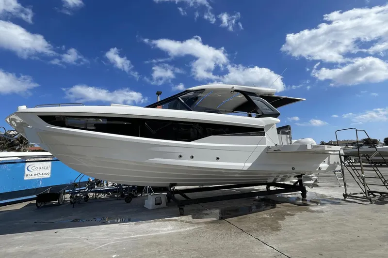 Slide: The Image of Galeon 325 GTO 2023 - 4