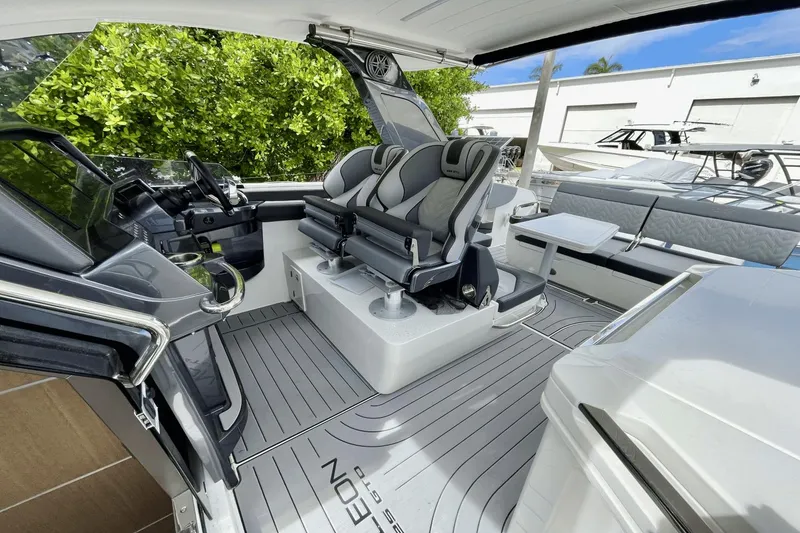 Slide: The Image of Galeon 325 GTO 2023 - 5