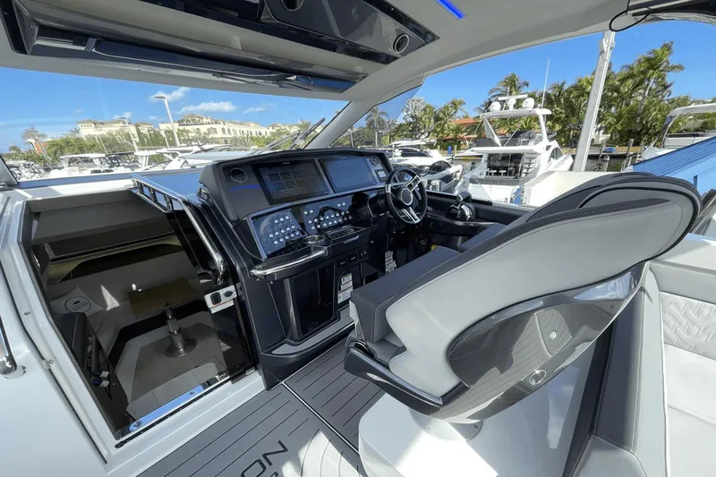 Slide: The Image of Galeon 325 GTO 2023 - 14