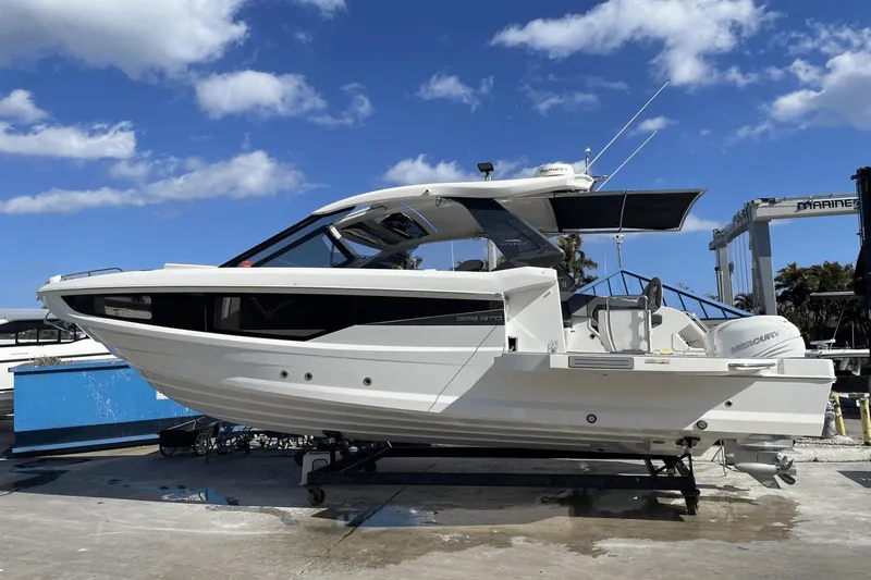 Slide: The Image of Galeon 325 GTO 2023 - 38