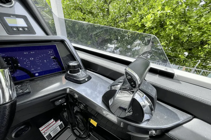 Slide: The Image of Galeon 325 GTO 2023 - 17