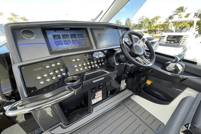 Slide: The Image of Galeon 325 GTO 2023 - 16