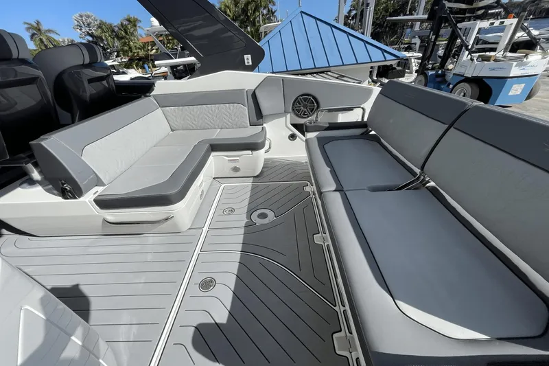 Slide: The Image of Galeon 325 GTO 2023 - 9