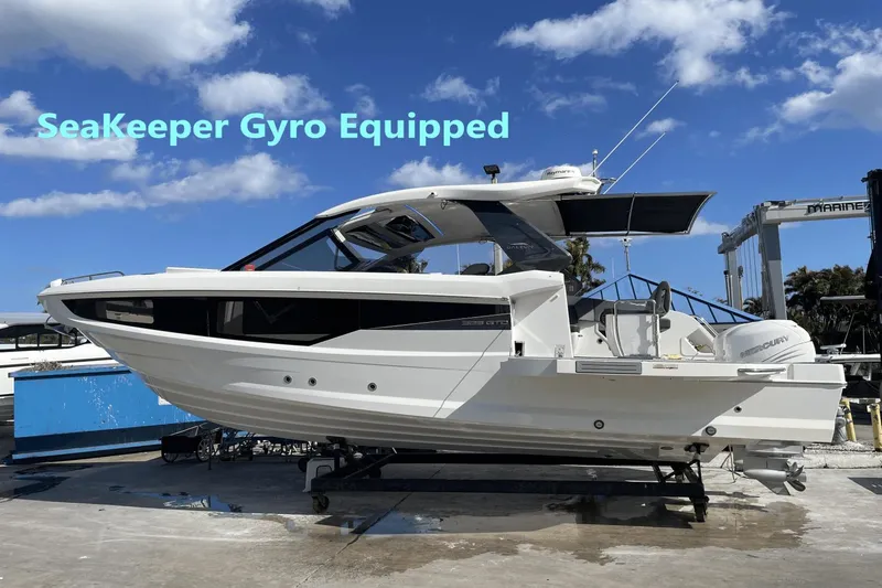 Slide: The Image of Galeon 325 GTO 2023 - 0