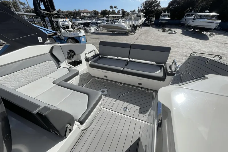 Slide: The Image of Galeon 325 GTO 2023 - 8