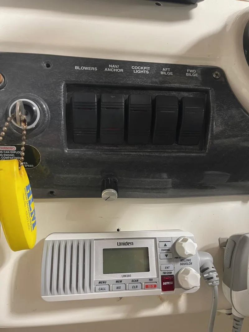 Slide: The Image of Control panel of a 1999 Larson 330 Cabrio boat with Uniden radio. - 15