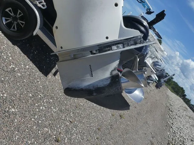 Slide: The Image of Sea Ray SDX 270 2017 - 10