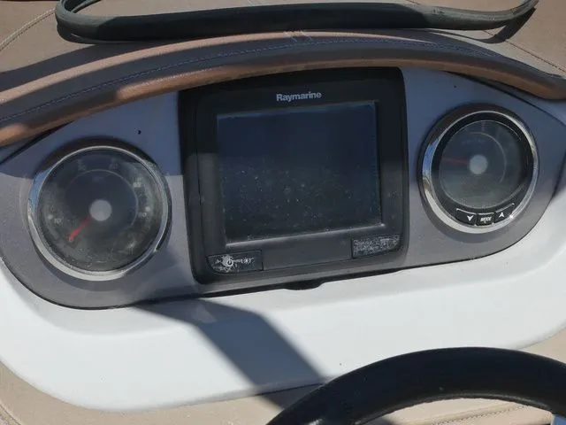 Slide: The Image of Sea Ray SDX 270 2017 - 18