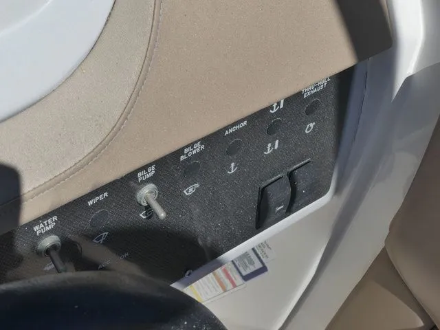 Slide: The Image of Sea Ray SDX 270 2017 - 19