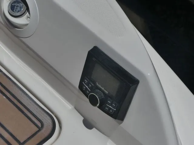 Slide: The Image of Sea Ray SDX 270 2017 - 23