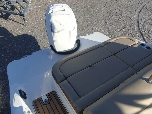 Slide: The Image of Sea Ray SDX 270 2017 - 25