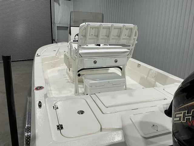 Slide: The Image of Skeeter SX221 2025 - 12