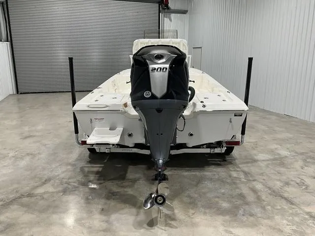 Slide: The Image of Skeeter SX221 2025 - 5