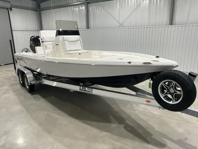 Slide: The Image of Skeeter SX221 2025 - 7