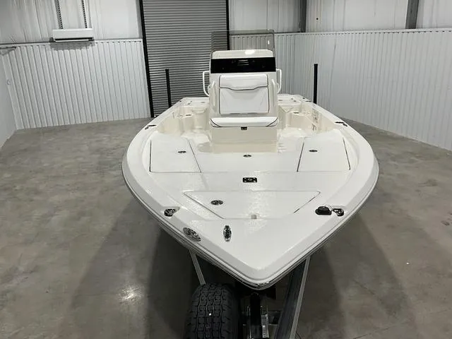 Slide: The Image of Skeeter SX221 2025 - 8