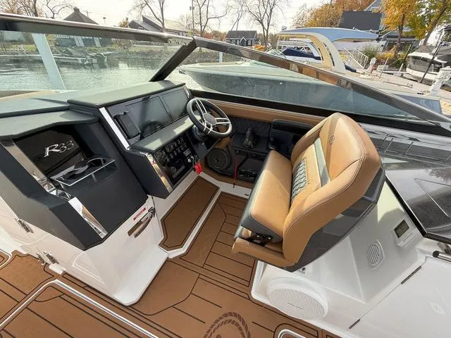 Slide: The Image of Cobalt R33 Surf 2025 - 17