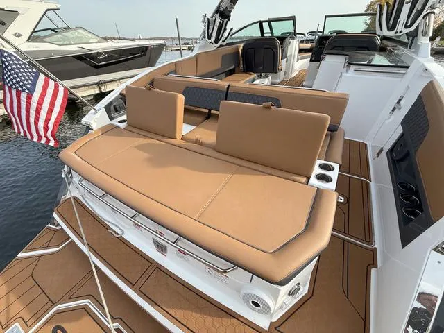 Slide: The Image of Cobalt R33 Surf 2025 - 7