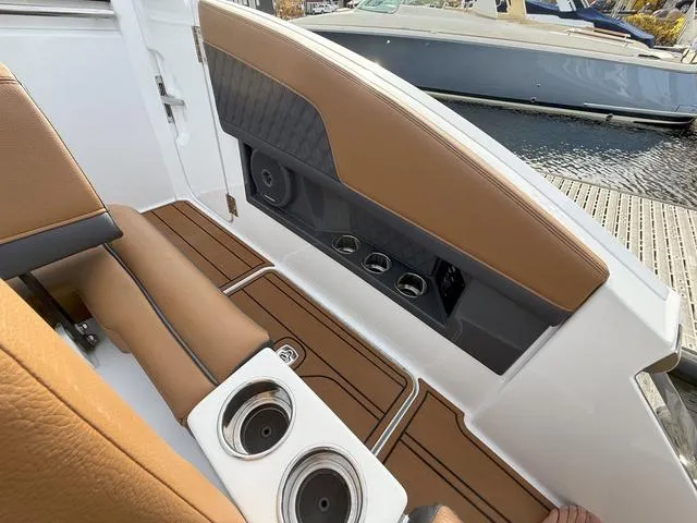 Slide: The Image of Cobalt R33 Surf 2025 - 8