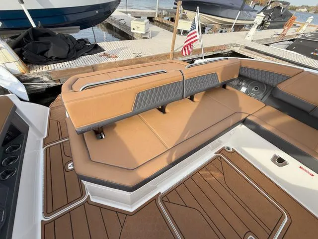 Slide: The Image of Cobalt R33 Surf 2025 - 9