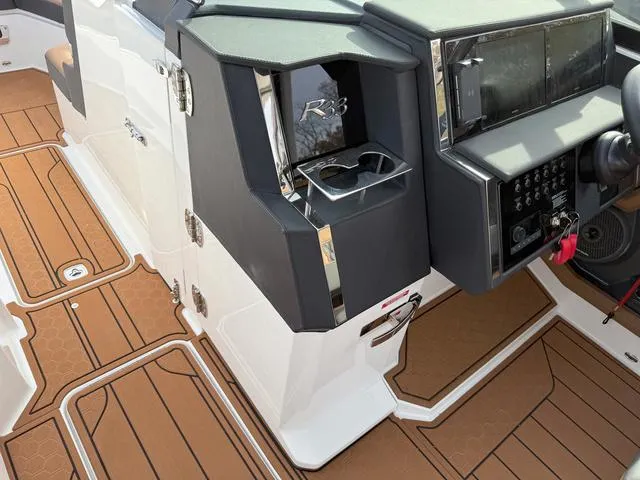 Slide: The Image of Cobalt R33 Surf 2025 - 23