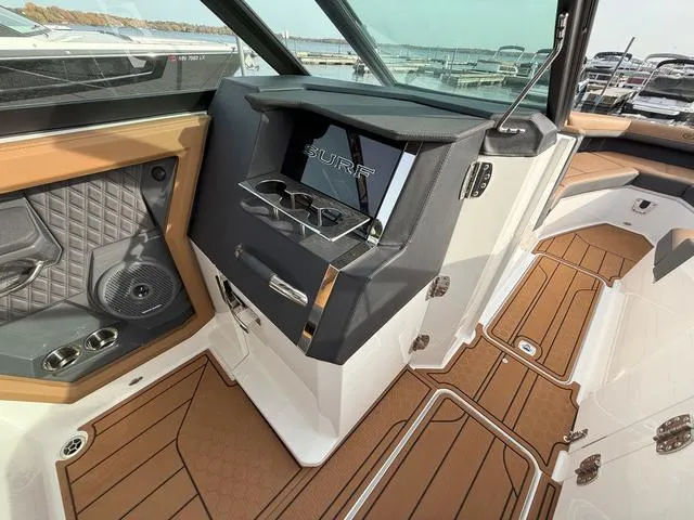 Slide: The Image of Cobalt R33 Surf 2025 - 28