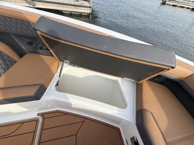 Slide: The Image of Cobalt R33 Surf 2025 - 34