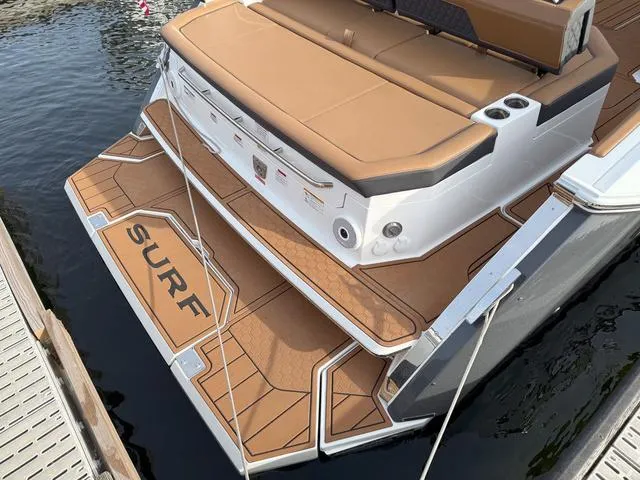 Slide: The Image of Cobalt R33 Surf 2025 - 4