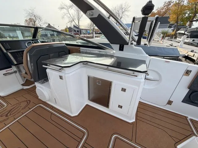 Slide: The Image of Cobalt R33 Surf 2025 - 13