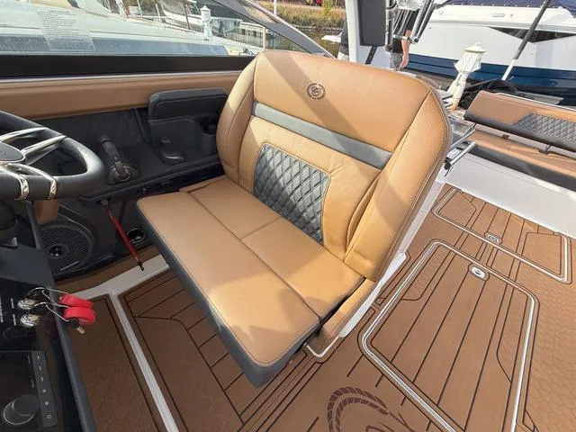 Slide: The Image of Cobalt R33 Surf 2025 - 19