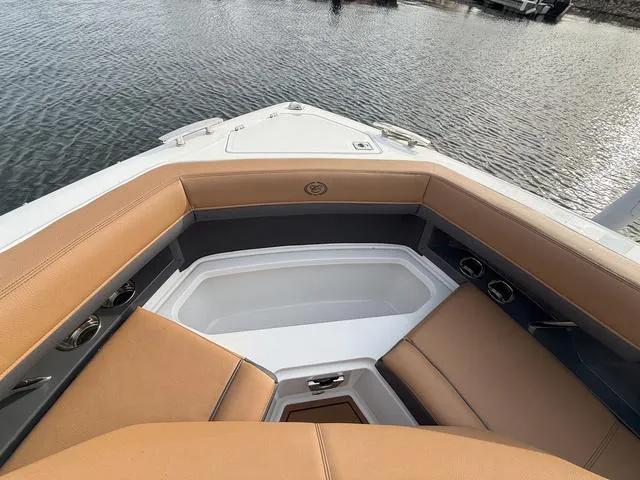 Slide: The Image of Cobalt R33 Surf 2025 - 35