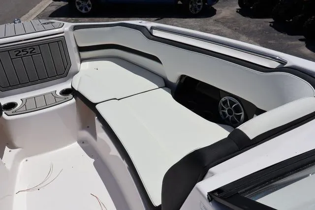 Slide: The Image of Yamaha 252SE-MIST GRAY-GALVANIZE 2025 - 13