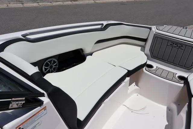 Slide: The Image of Yamaha 252SE-MIST GRAY-GALVANIZE 2025 - 14