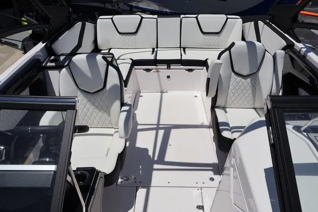 Slide: The Image of Yamaha 252SE-MIST GRAY-GALVANIZE 2025 - 15