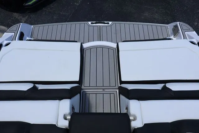 Slide: The Image of Yamaha 252SE-MIST GRAY-GALVANIZE 2025 - 25