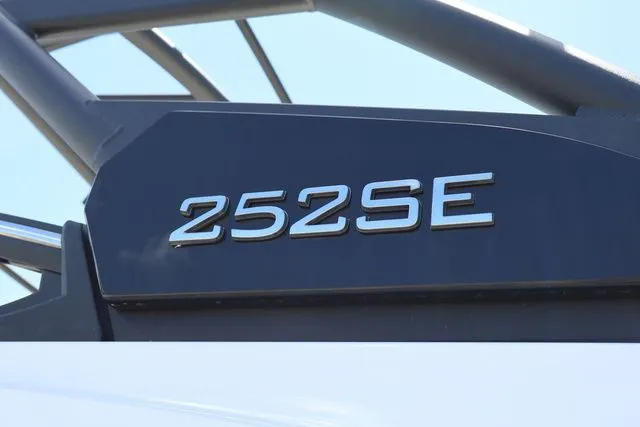 Slide: The Image of Yamaha 252SE-MIST GRAY-GALVANIZE 2025 - 28