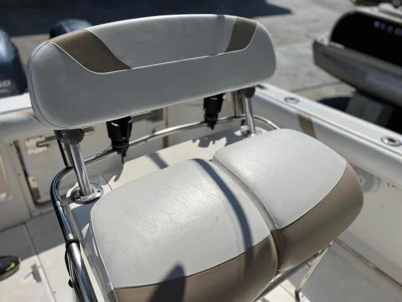 Slide: The Image of Boston Whaler 240 Outrage 2004 boat seat with white and beige upholstery. - 35