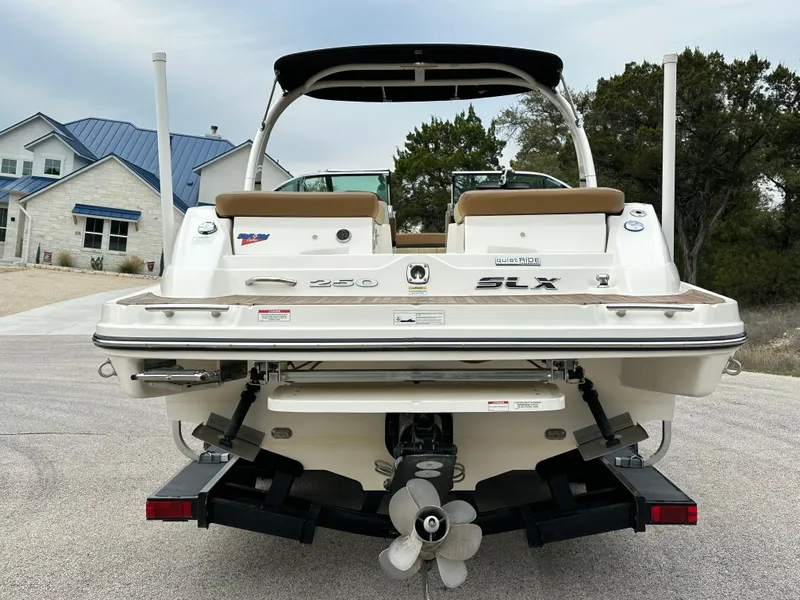 Slide: The Image of Sea Ray 250 SLX 2015 - 52
