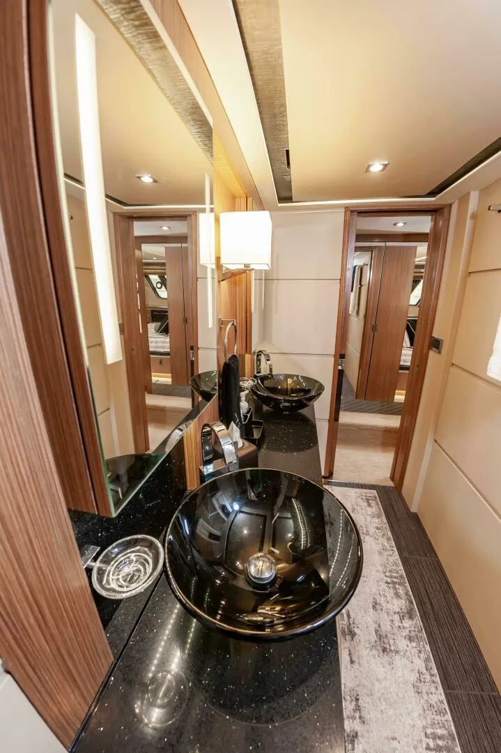 Slide: The Image of Sea Ray L650 Fly 2015 - 51