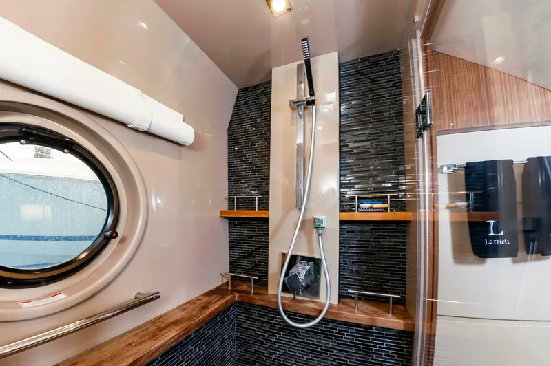 Slide: The Image of Sea Ray L650 Fly 2015 - 54