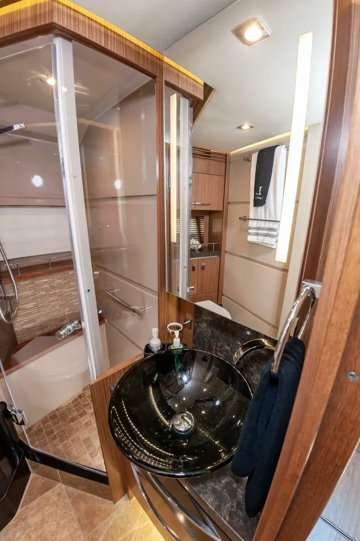 Slide: The Image of Sea Ray L650 Fly 2015 - 62