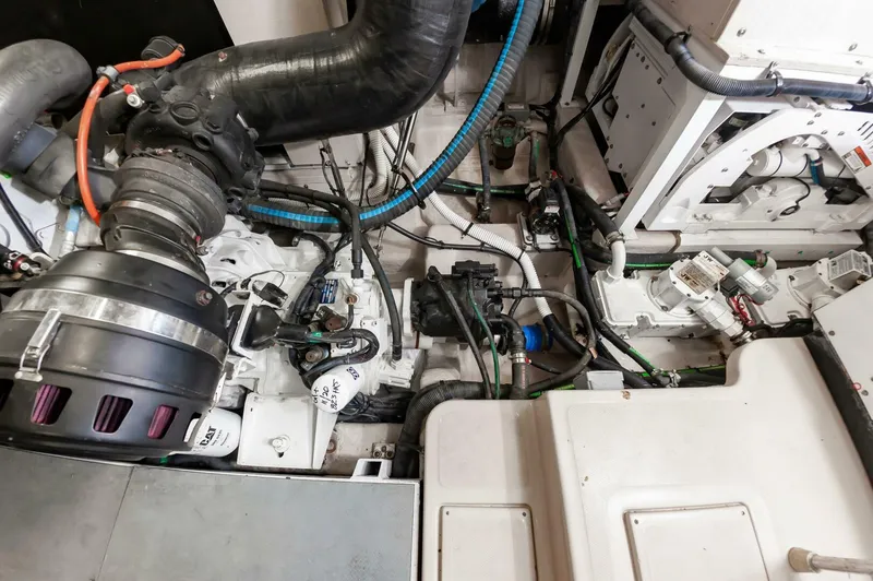 Slide: The Image of Sea Ray L650 Fly 2015 - 82