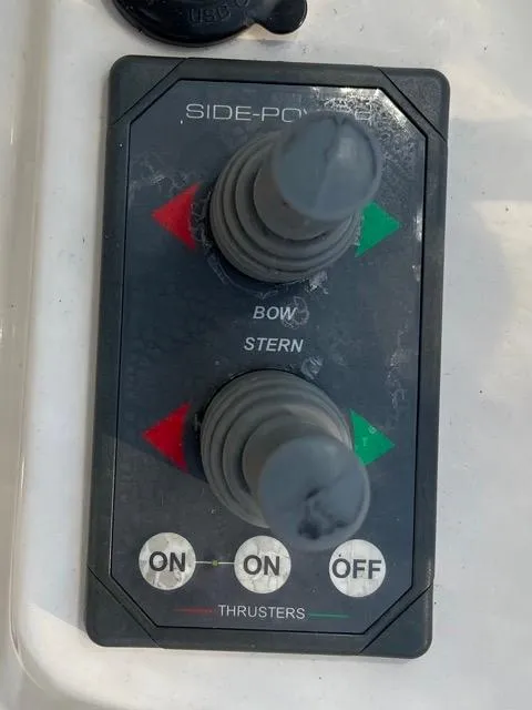 Slide: The Image of Side-Power thruster controls on 2009 Meridian 391 Sedan boat. - 24