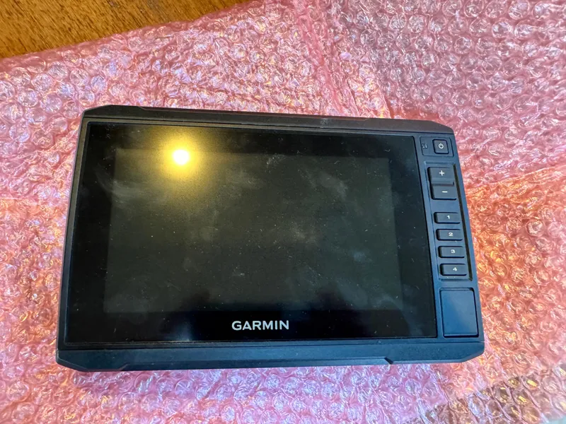 Slide: The Image of Garmin marine GPS device on bubble wrap, suitable for Jeanneau Sun Odyssey 40, 2001 model. - 37