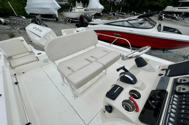 Slide: The Image of Boston Whaler 210 Montauk 2022 - 10